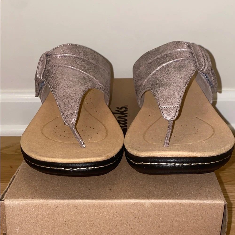 Clarks Laurieann Rae Sandal in Taupe Metallic 12W